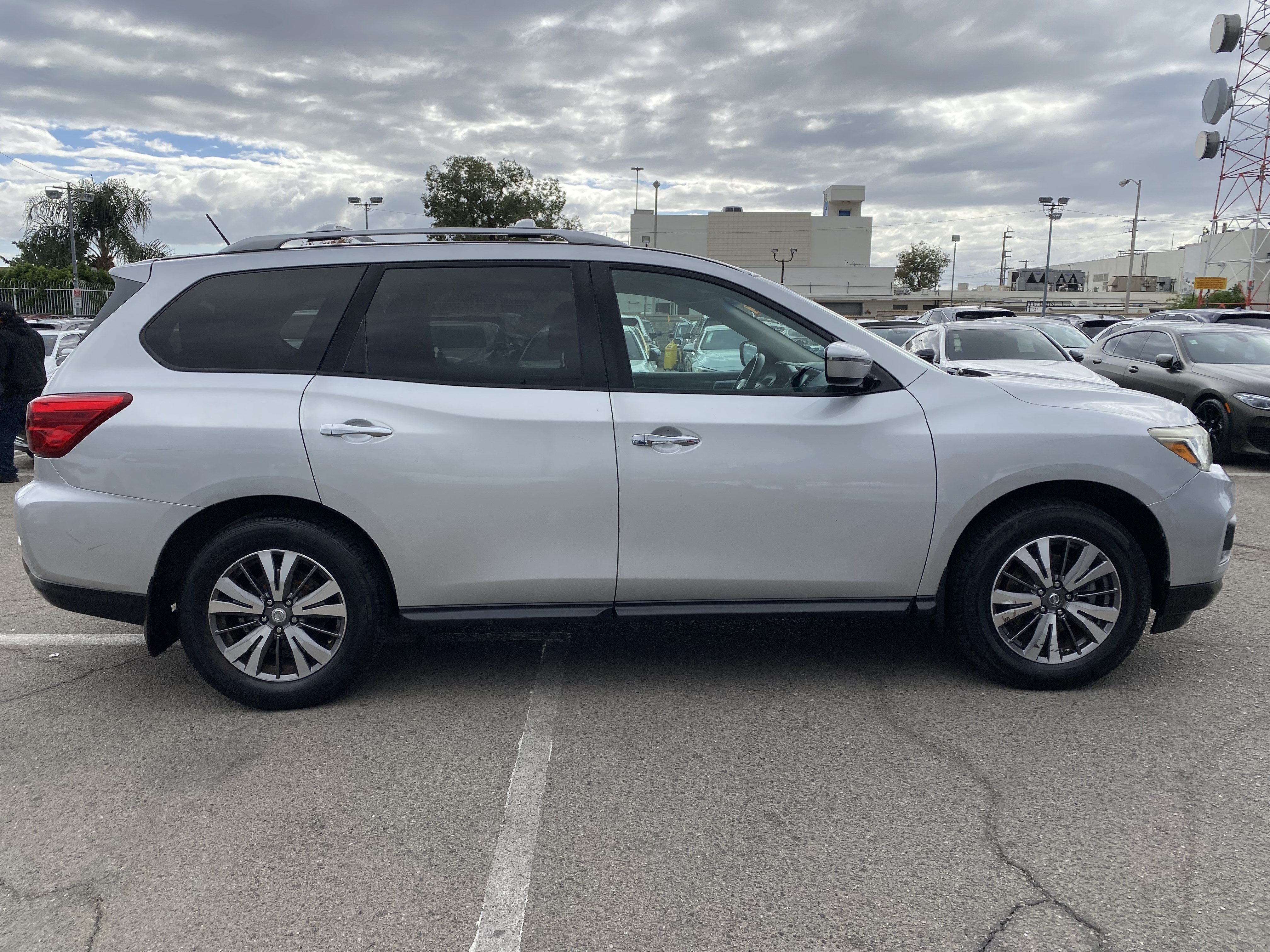 Used 2017 Nissan Pathfinder S FWD image 8