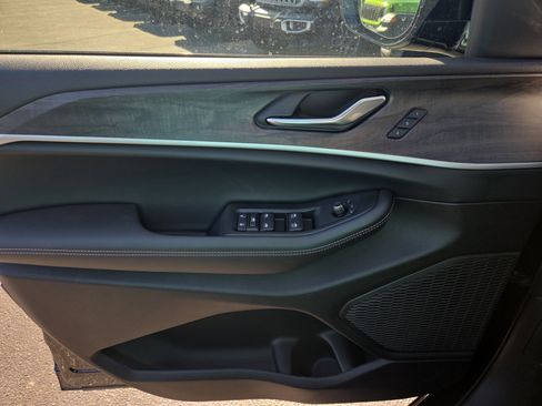 New 2025 Jeep Grand Cherokee Limited image 8