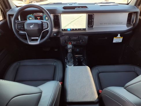 New 2025 Ford Bronco Outer Banks w/ Black Appearance Package image 6