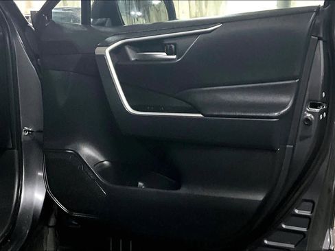 Used 2025 Toyota RAV4 XLE image 23