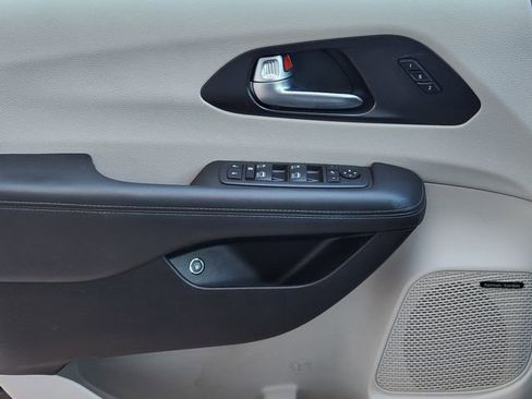 Certified 2020 Chrysler Pacifica Limited w/ Advanced Safetytec Group image 22