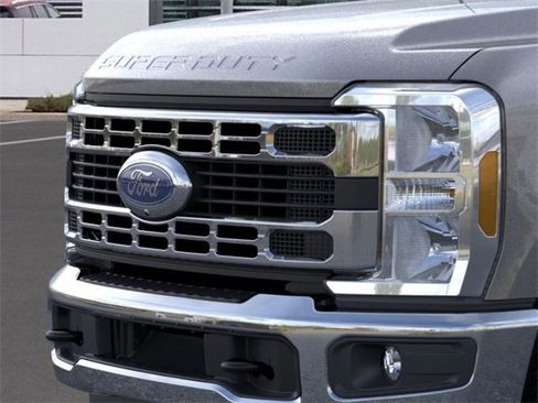 New 2025 Ford F250 XLT w/ 360-Degree Camera Package image 17