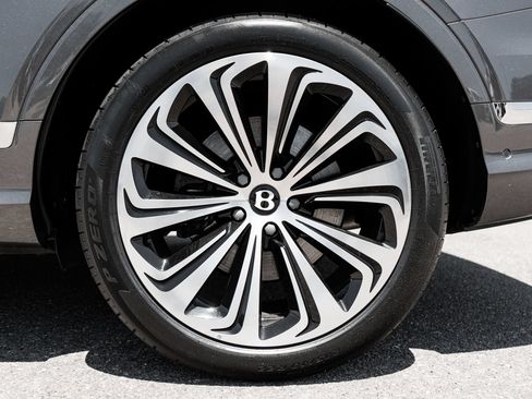 Certified 2024 Bentley Bentayga AWD/4WD image 7