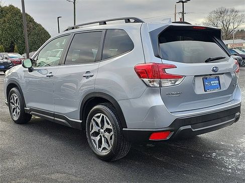 Used 2023 Subaru Forester Premium image 4