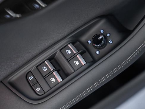 Used 2025 Audi Q8 Premium Plus AWD/4WD image 44