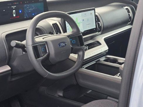 Certified 2025 Ford Expedition Active AWD/4WD image 30
