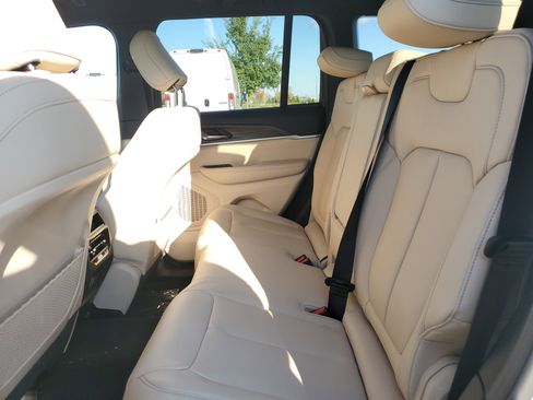 New 2025 Jeep Grand Cherokee Limited image 10