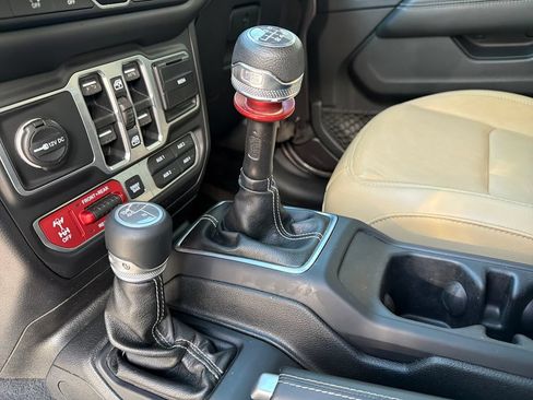 Used 2018 Jeep Wrangler Unlimited Rubicon AWD/4WD image 32