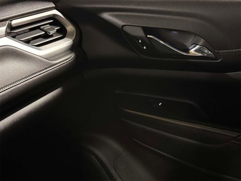 Used 2023 GMC Acadia SLT w/ Elevation Edition image 25