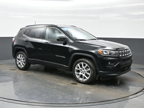 Used 2022 Jeep Compass Latitude image 8