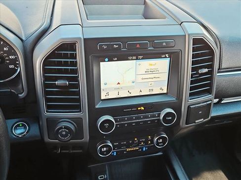 Used 2018 Ford Expedition XLT w/ Equipment Group 202A AWD/4WD image 15