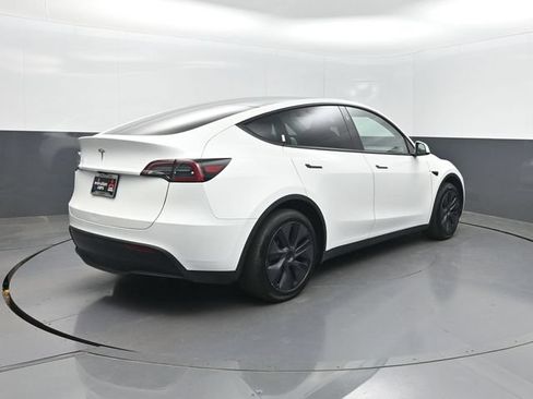 Used 2025 Tesla Model Y Long Range RWD image 28