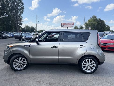 Used 2018 Kia Soul + FWD image 8