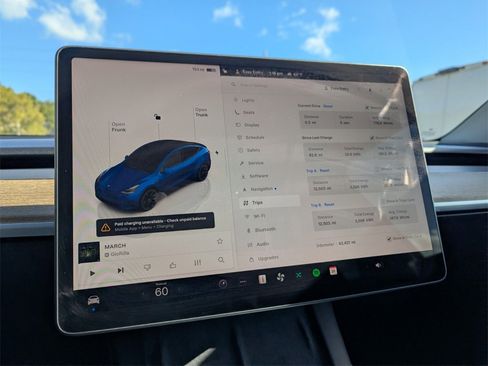 Used 2022 Tesla Model Y Long Range image 30