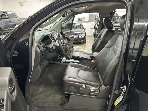Used 2011 Nissan Xterra PRO-4X w/ Pro-4x Leather Pkg AWD/4WD image 14