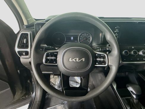 Used 2023 Kia Sorento LX image 13