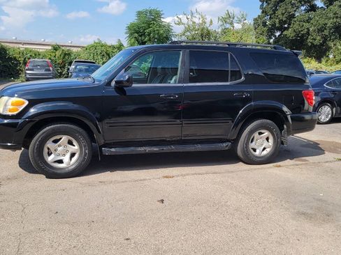 Used 2002 Toyota Sequoia SR5 w/ Preferred Pkg RWD image 4