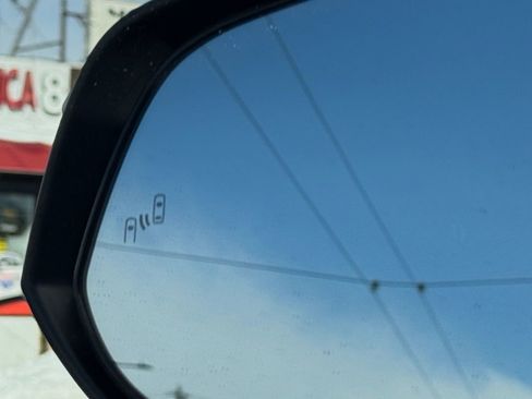 Used 2023 Toyota Venza LE image 11