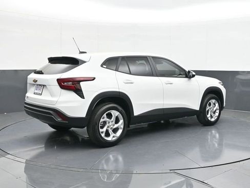 New 2026 Chevrolet Trax LS w/ LS Convenience Package FWD image 13