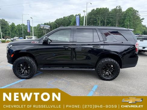 Used 2021 Chevrolet Tahoe Z71 w/ Luxury Package AWD/4WD image 3