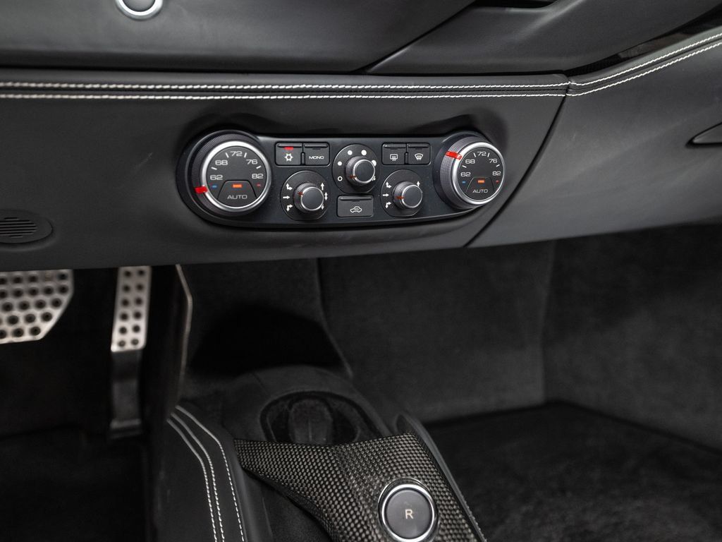 Certified 2018 Ferrari 488 GTB RWD image 31
