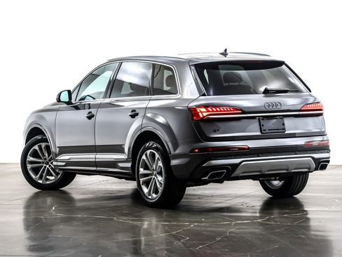 Used 2025 Audi Q7 2.0T Premium w/ Convenience Package image 13