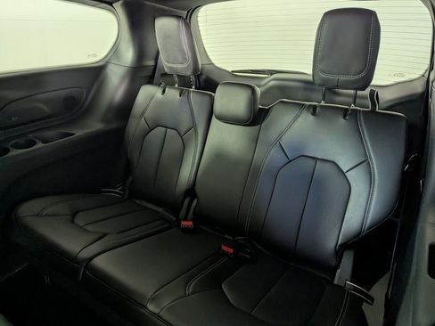 New 2026 Chrysler Pacifica Select image 17