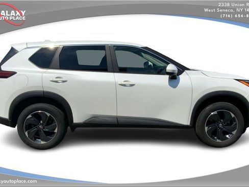 Used 2024 Nissan Rogue SV AWD/4WD image 4