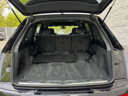 Used 2020 Audi SQ7 Premium Plus w/ Driver Assistance Package image 10