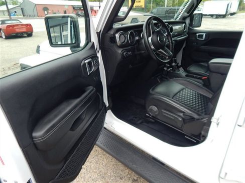 Used 2019 Jeep Wrangler Unlimited Sahara AWD/4WD image 22
