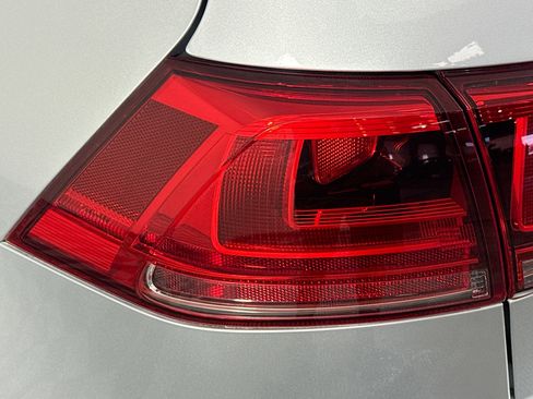 Used 2016 Volkswagen e-Golf SE w/ DC Fast Charging Package image 33