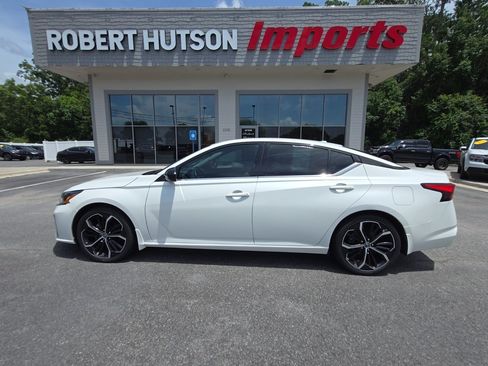 Used 2023 Nissan Altima 2.5 SR FWD image 1