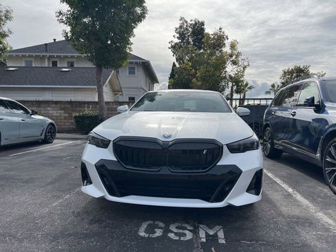 Used 2026 BMW i5 eDrive40 w/ M Sport Package image 2