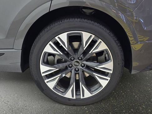 Used 2025 Audi Q8 Prestige w/ Prestige Package AWD/4WD image 34