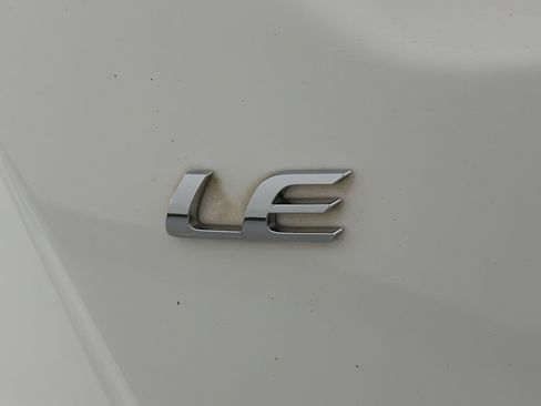 Used 2020 Toyota Corolla LE FWD image 35