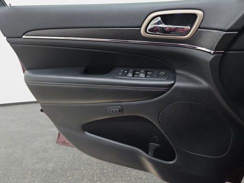 Used 2016 Jeep Grand Cherokee Limited w/ Luxury Group II image 26