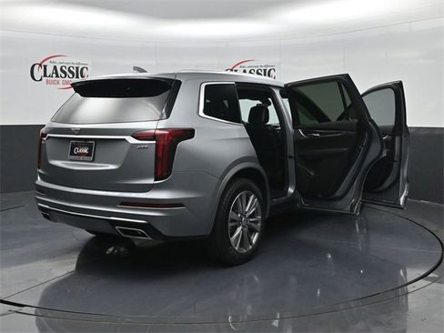 Used 2025 Cadillac XT6 Premium Luxury image 36