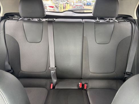 Used 2025 Buick Encore GX Preferred image 36