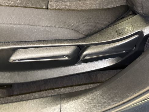 Certified 2025 Honda Accord LX image 19