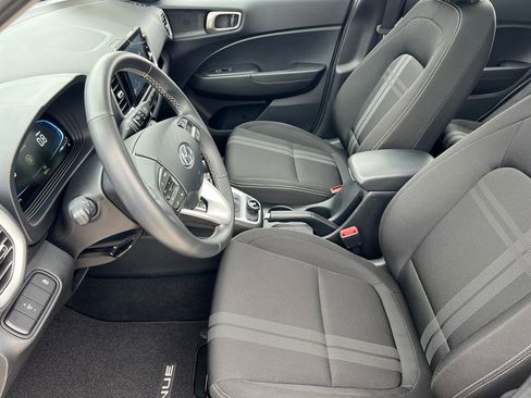Certified 2025 Hyundai Venue SEL FWD image 17