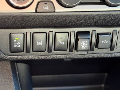 Used 2023 Toyota Tacoma SR5 AWD/4WD image 15
