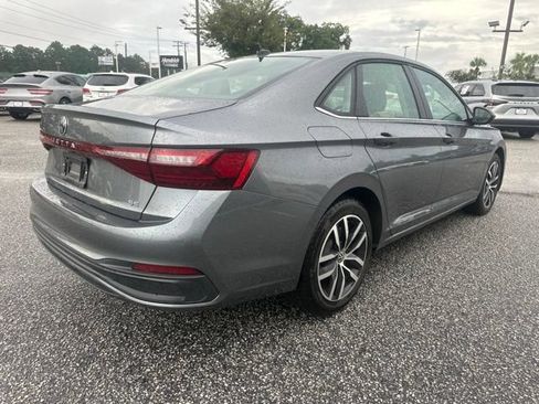 Used 2025 Volkswagen Jetta SE FWD image 11