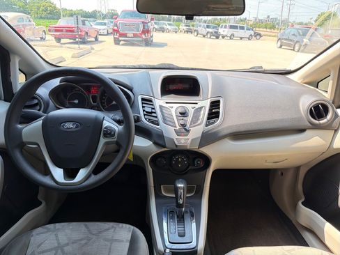 Used 2013 Ford Fiesta SE w/ Super Fuel Economy Pkg FWD image 21