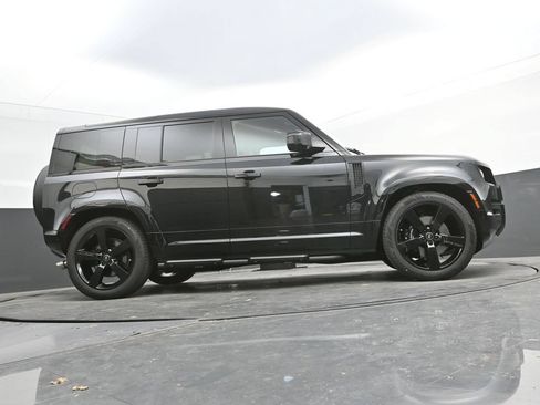 Used 2025 Land Rover Defender 110 V8 AWD/4WD image 39