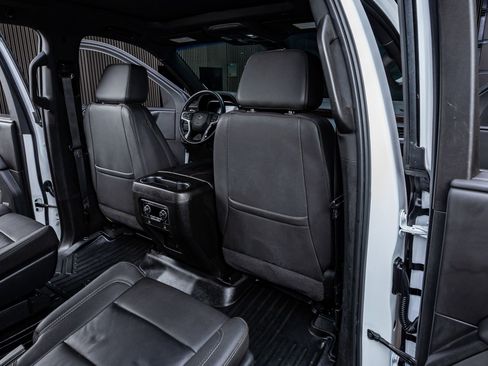 Used 2022 Chevrolet Suburban Z71 w/ Luxury Package image 30