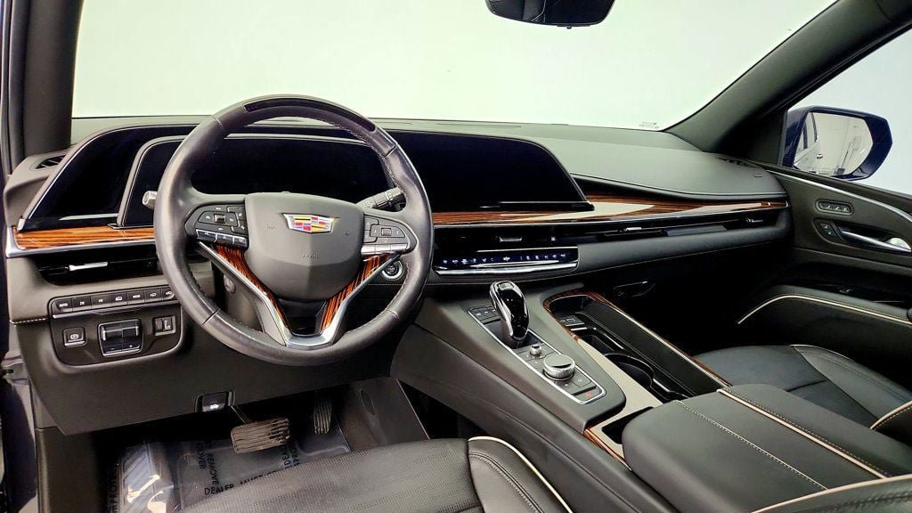 Used 2022 Cadillac Escalade Premium Luxury w/ Performance Package AWD/4WD image 13