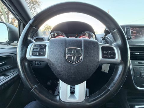 Used 2017 Dodge Grand Caravan GT image 17