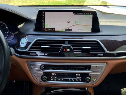 Used 2019 BMW 750i xDrive w/ Executive Package AWD/4WD image 6
