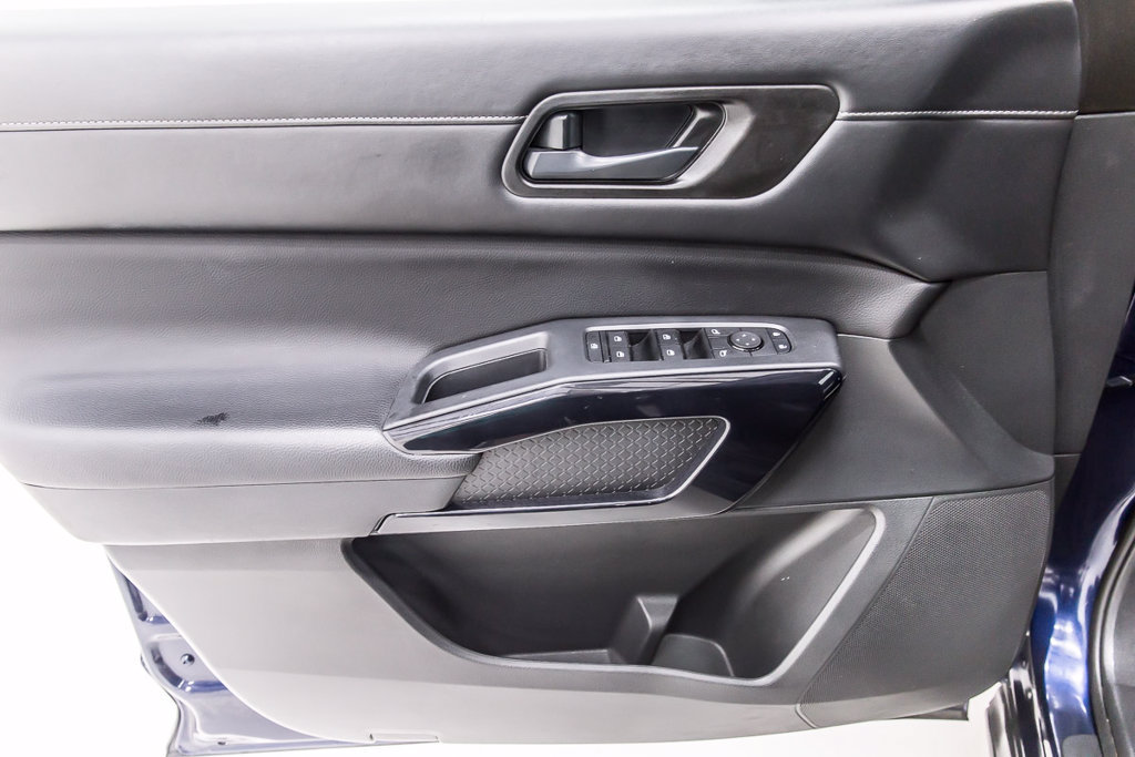 Used 2025 Nissan Pathfinder SV AWD/4WD image 22