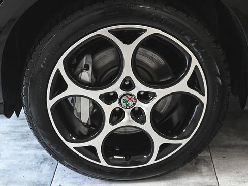 Used 2024 Alfa Romeo Tonale Ti AWD/4WD image 7